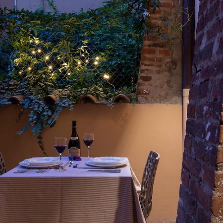 Luxury Suite In The Center I Private Patio & Kitchen Bologna Bagian luar foto