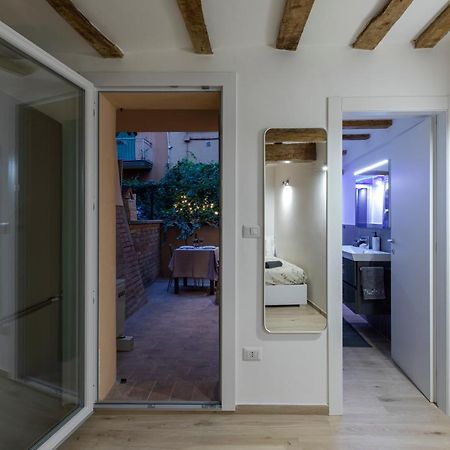 Luxury Suite In The Center I Private Patio & Kitchen Bologna Bagian luar foto