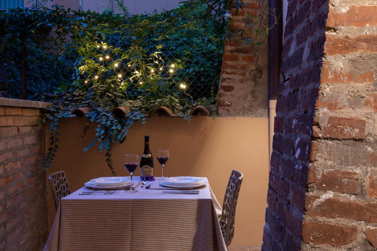 Luxury Suite In The Center I Private Patio & Kitchen Bologna Bagian luar foto