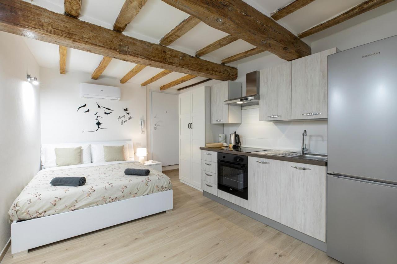 Luxury Suite In The Center I Private Patio & Kitchen Bologna Bagian luar foto