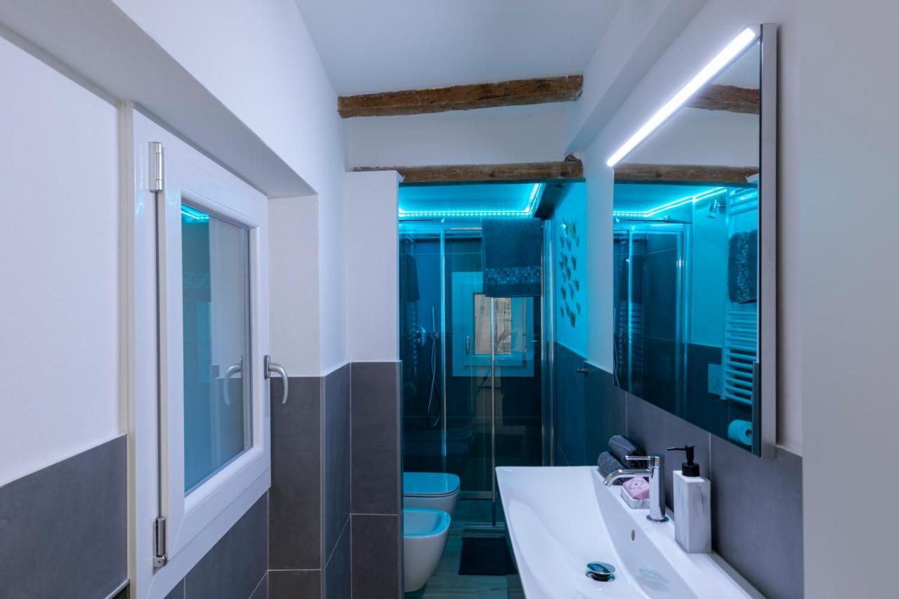 Luxury Suite In The Center I Private Patio & Kitchen Bologna Bagian luar foto