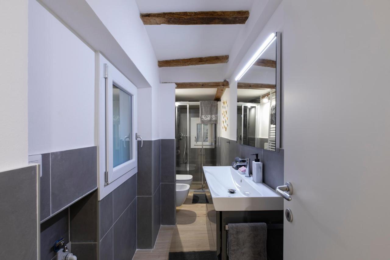 Luxury Suite In The Center I Private Patio & Kitchen Bologna Bagian luar foto